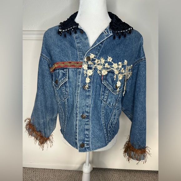 Vintage Levi's Classic Bee details Jean fringe Jacket with Embellishments size M - Picture 2 of 12